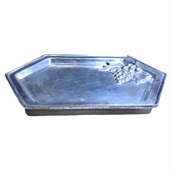 Antique octagonal pewter tray for Karen with great design. - Picture 4 of 7